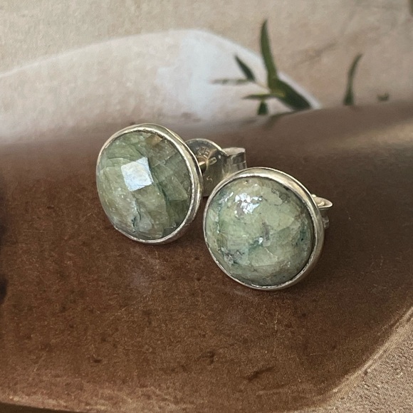Jade Earring studs in 925 Sterling silver - Picture 7 of 13